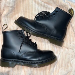 DR MARTENS Ankle Boots all black leather - WORN ONCE